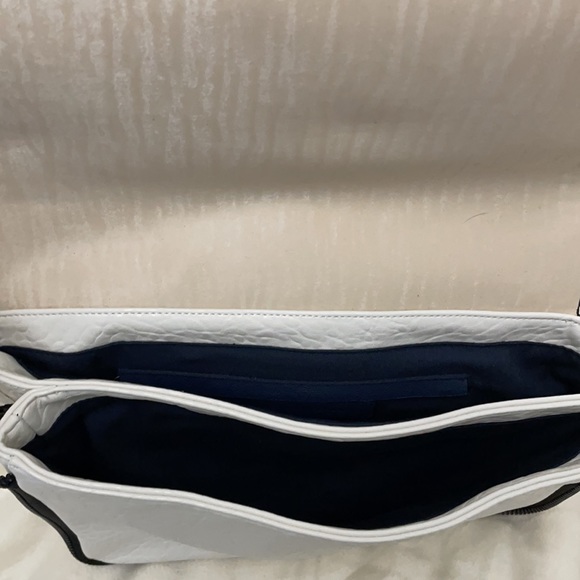 New never worn French Connection messenger bag - Picture 5 of 6